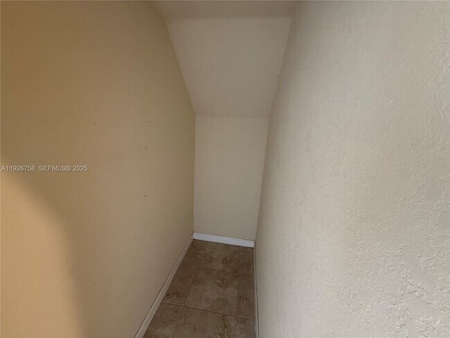 Building Photo - 9516 SW 167th Ave