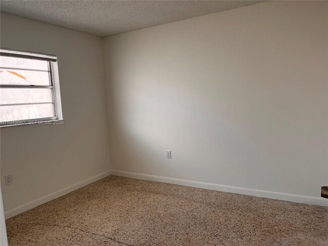 Building Photo - 928 SW 30th Ave