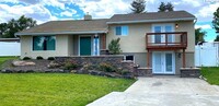 Building Photo - 3 Bed/3.5 Bath Large West Richland Home