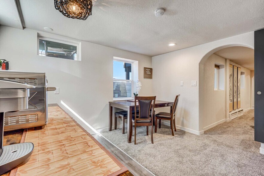 Building Photo - 2022 Woodburn St