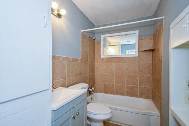 Building Photo - 4244 Sunshine Dr