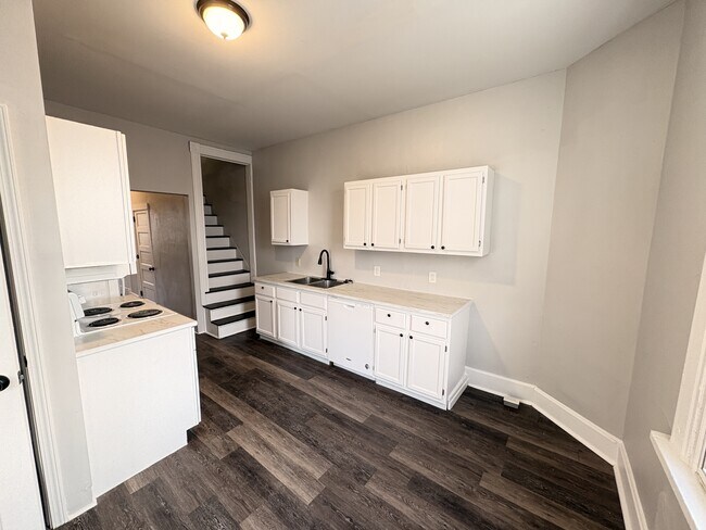 Building Photo - 109 S 13th St