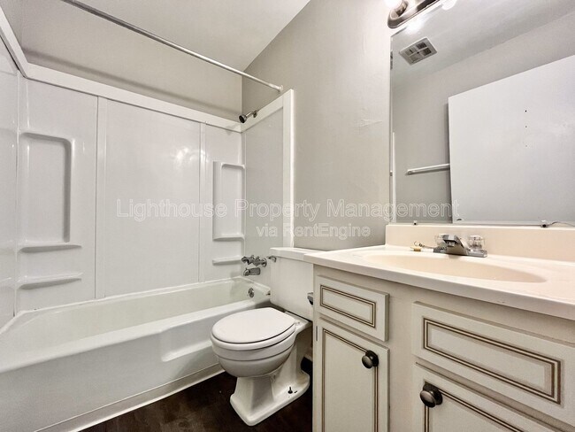 Building Photo - 1350 Kendall St SE