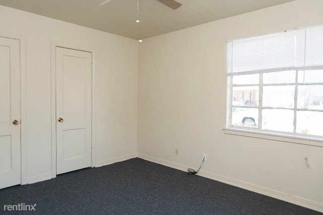 Building Photo - 2 br, 1 bath House - 3938 LYNWOOD