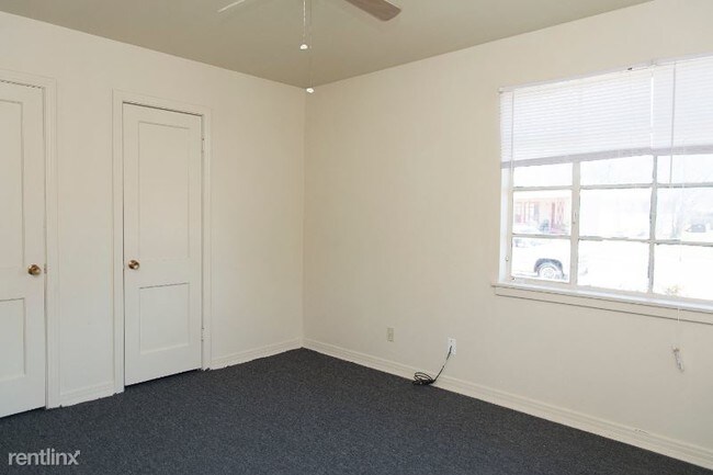 Building Photo - 3 br, 1 bath House - 417 SADDLEWOOD