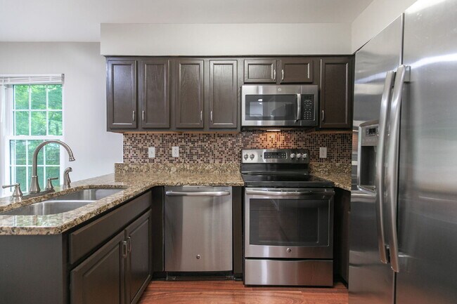 Building Photo - 1043 Downing Ct