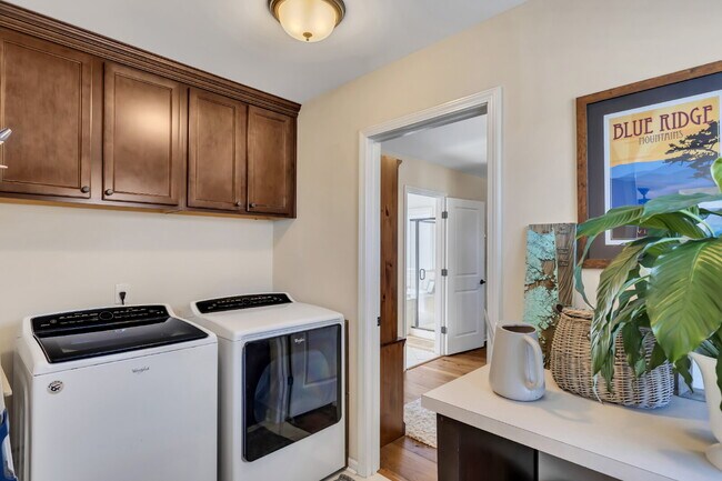 Building Photo - Gigantic Gorgeous Home in Pooler!