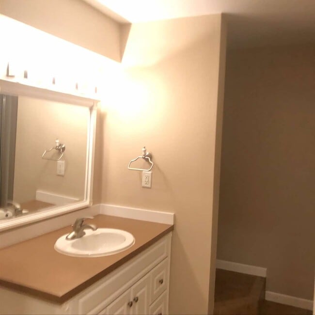 Building Photo - 4533 Starflower Dr