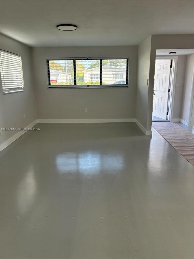 Building Photo - 490 NE 170th St