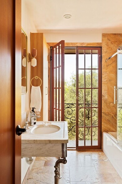 Building Photo - 21071 Waveview Dr