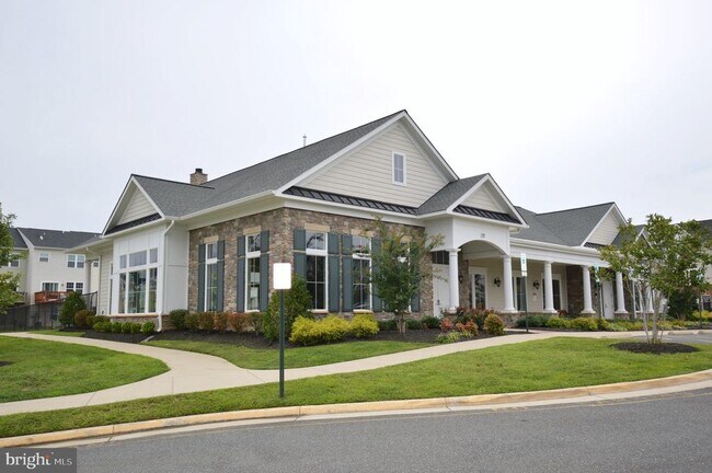 Building Photo - 528 Landing Dr