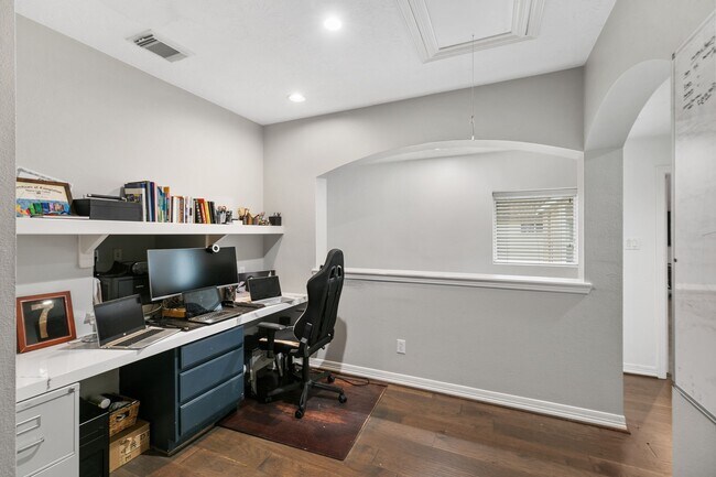 Building Photo - 2560 Costa Mesa Cir