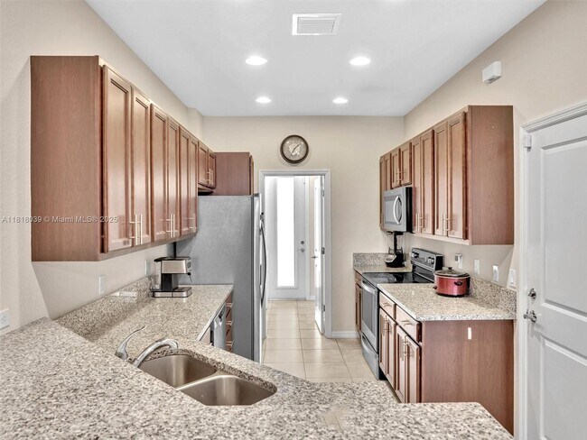 Building Photo - 3976 Poinciana Ln