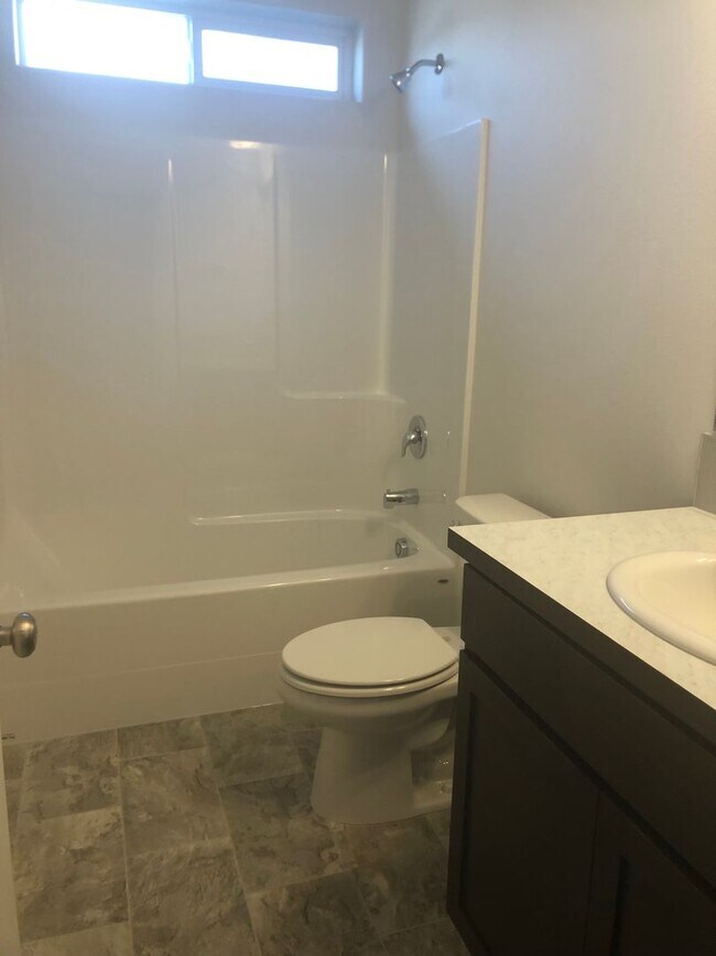 Building Photo - Beautiful Newer Home for Rent in Mae Valley.