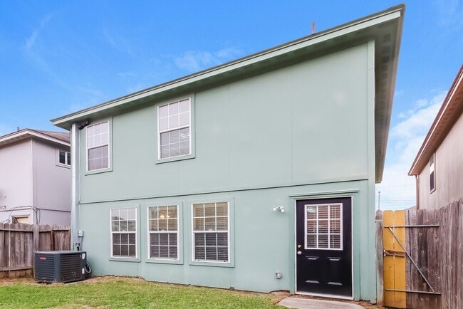 Building Photo - 4959 N Cancun Dr