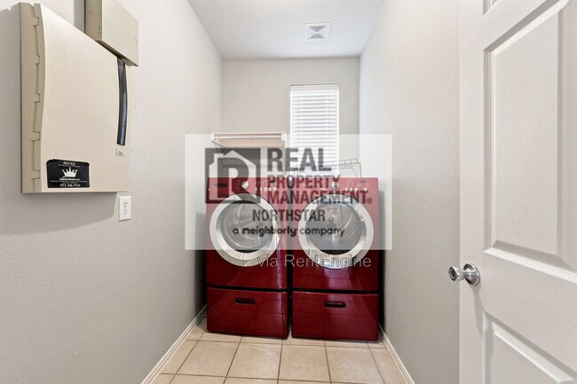 Building Photo - 405 Driftwood Ct
