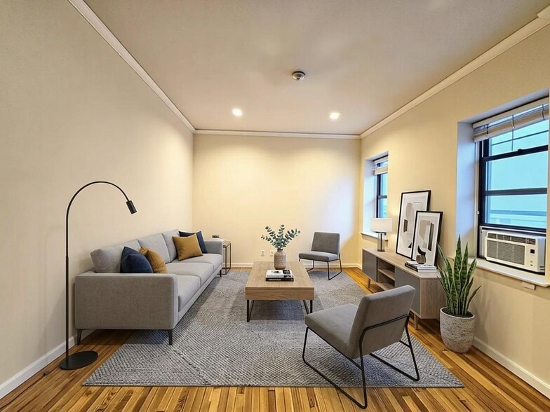 Building Photo - 142 E 35th St