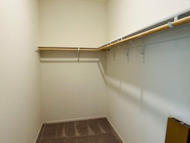 Building Photo - $2,350 West of Hwy 99, 3 Beds - Monte Vist...