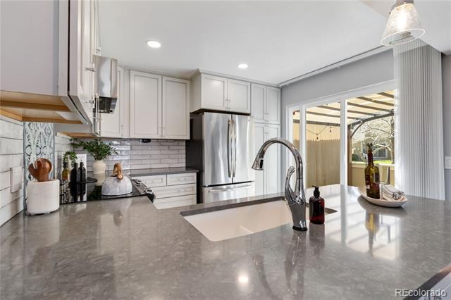 Building Photo - 2645 S Xanadu Way