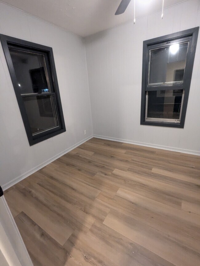 Building Photo - 112 N 5th St