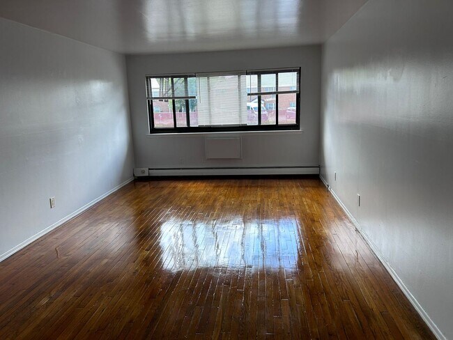 Interior Photo - Hampshire Court Apartments