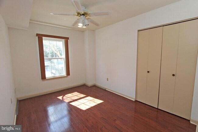 Building Photo - 185 Valley Stream Cir