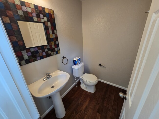 Main Floor Bathroom - 11105 Woodhurst Cir