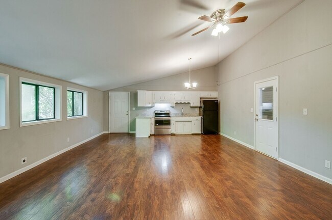 Building Photo - 625 Mercer Dr