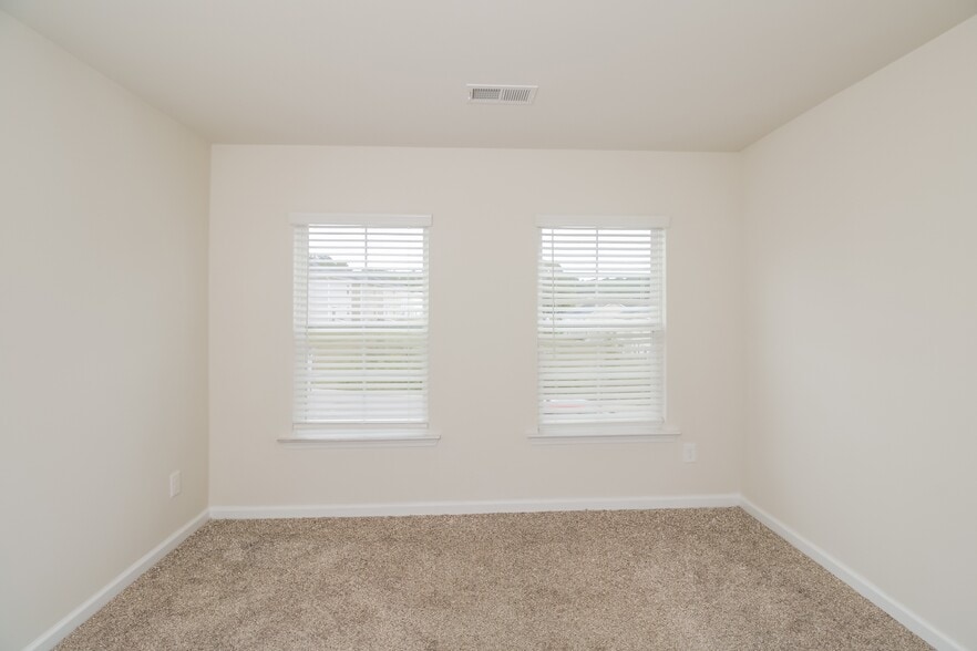 Building Photo - 310 Longstone Ct