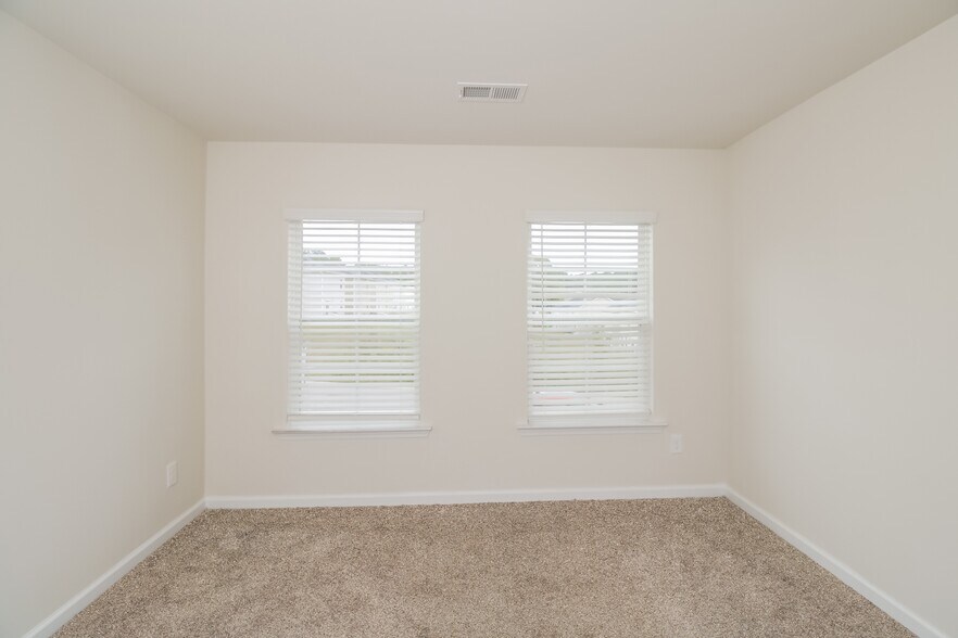 Building Photo - 323 Longstone Ct