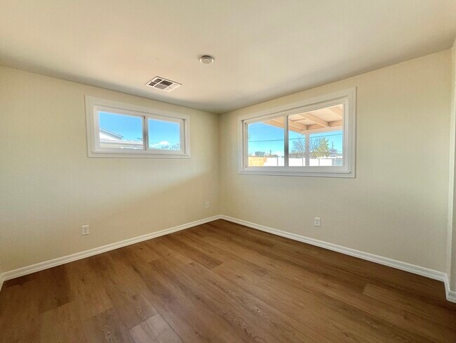 Building Photo - Fully Remodeled 3 Bd 2 Ba in Scottsdale!