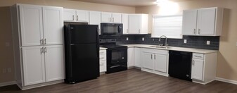 Upgraded Unit - Kitchen - Gardens of DeCordova