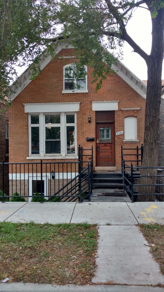 Building Photo - 2325 W 23rd St