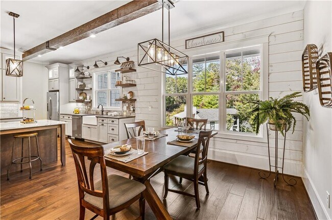 Building Photo - 6 Whisper Pl