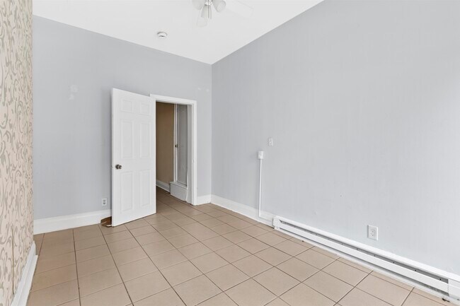 Building Photo - 207 15th St