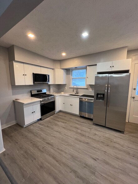 Building Photo - 2215 Godnor Rd