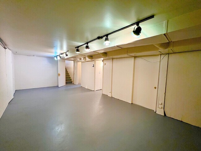 Building Photo - Recently Renovated House With Fenced Back ...