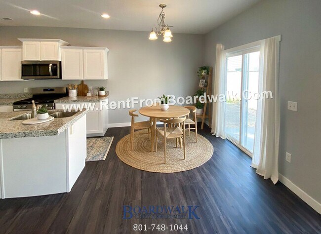 Building Photo - Single Family Home In Beautiful Community!