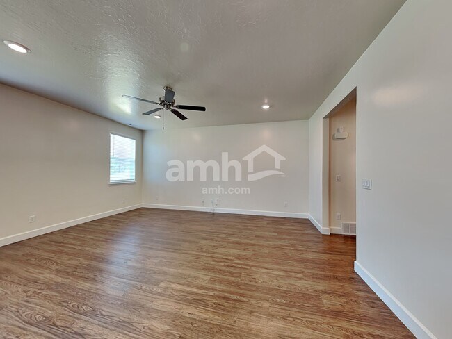 Building Photo - 825 W Grover Ct