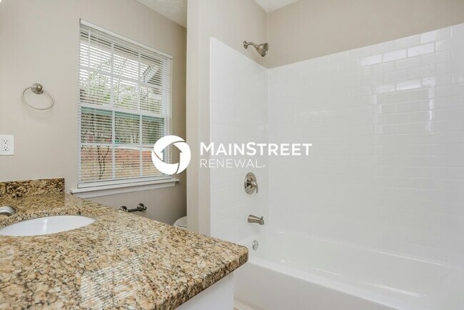 Building Photo - 3 Bedroom Pet-Friendly Home in Lithonia, GA with Main Street Renewal