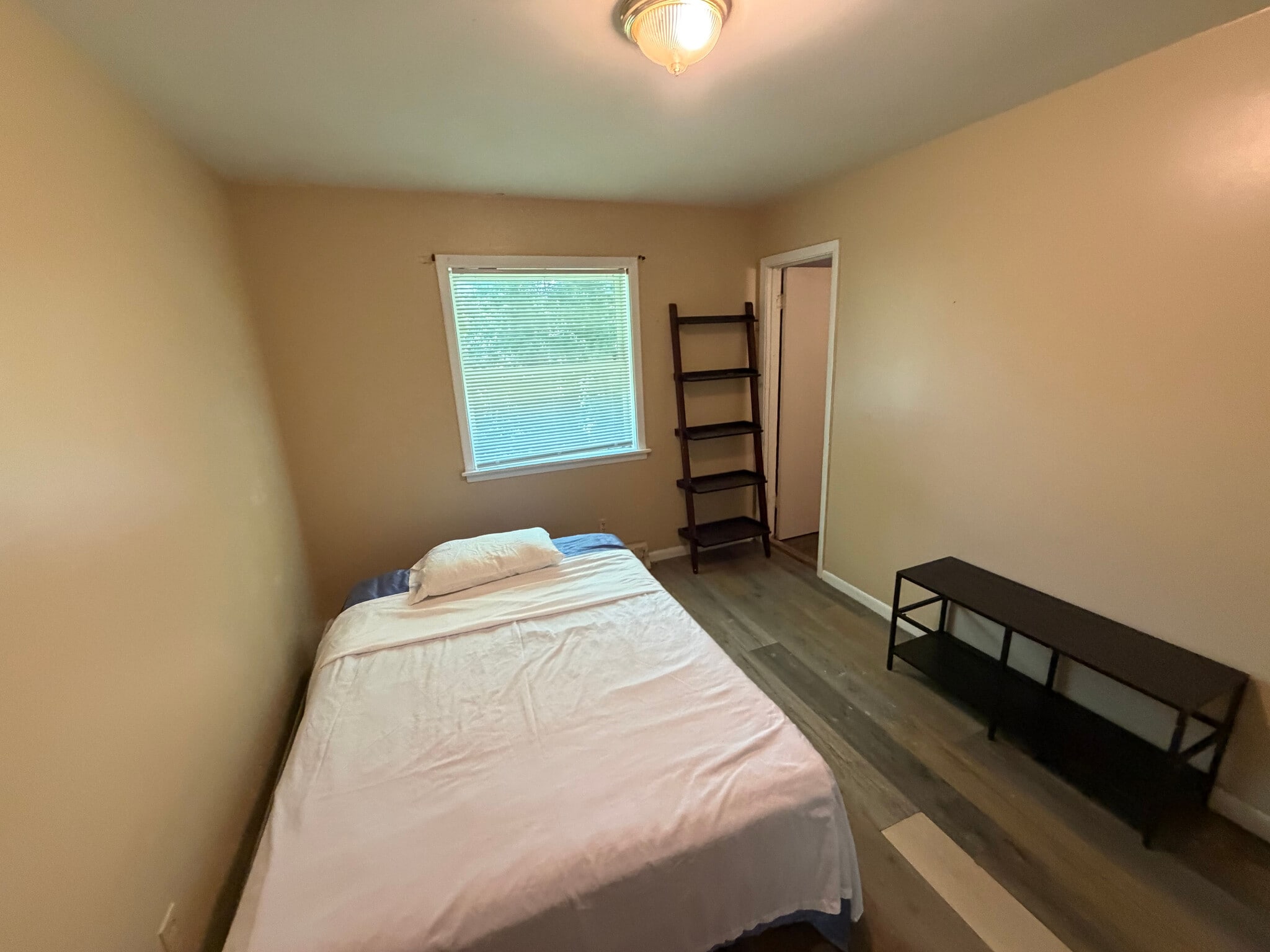 Building Photo - Room in House on Longleaf Dr