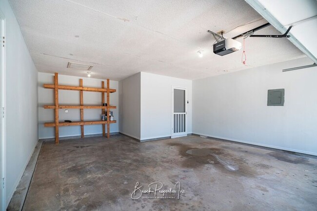 Building Photo - 7811 Woodpointe Dr