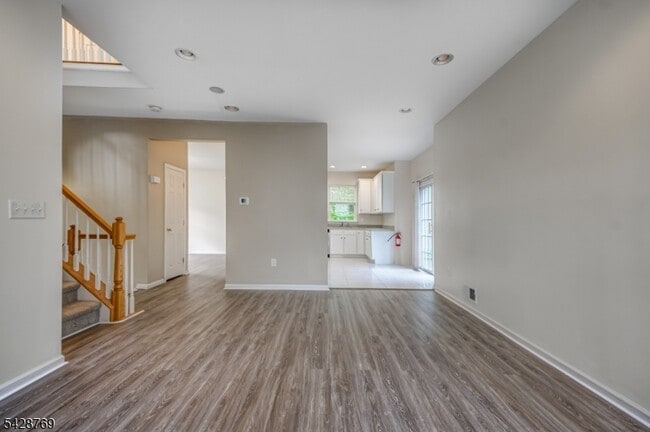 Building Photo - 60 Brock Ln