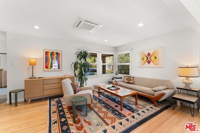 Building Photo - 1338 Montecito Cir