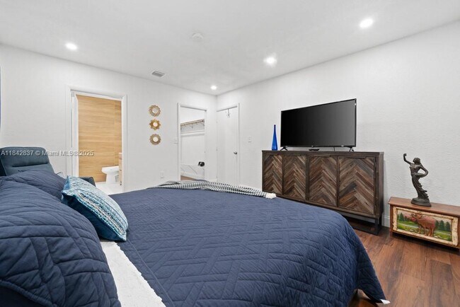 Building Photo - 445 SW 62nd Ct
