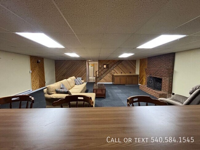 Building Photo - 136 Grimes St