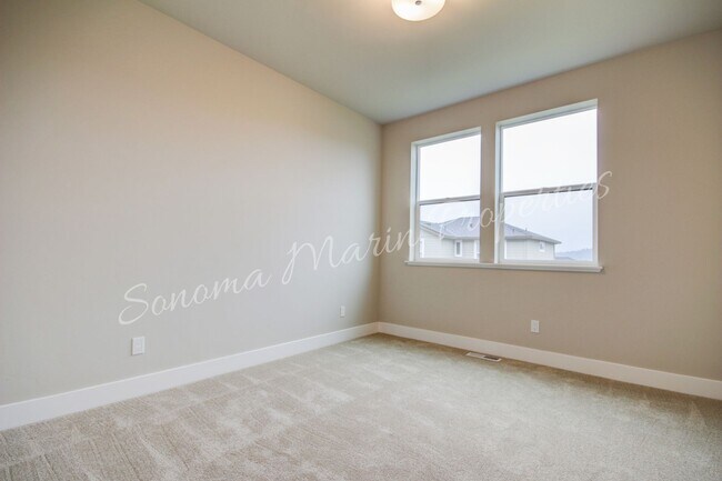 Building Photo - Gorgeous 4 Bed/3Bath House Available in De...