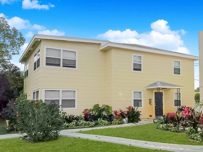 Building Photo - Modern 3 bed / 2 bath Apartment for Rent -...