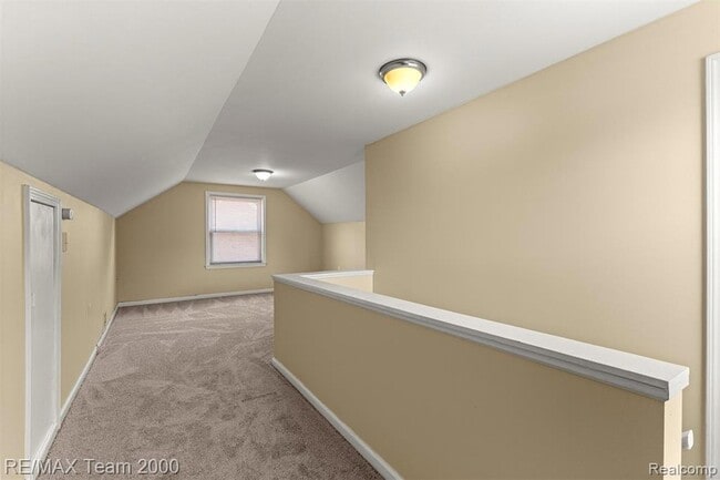 Building Photo - 3339 Lincoln St