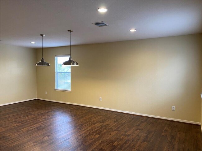 Building Photo - 21515 Kingston Terrace Ln